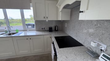 Kühlschrank, Mikrowelle, Ofen