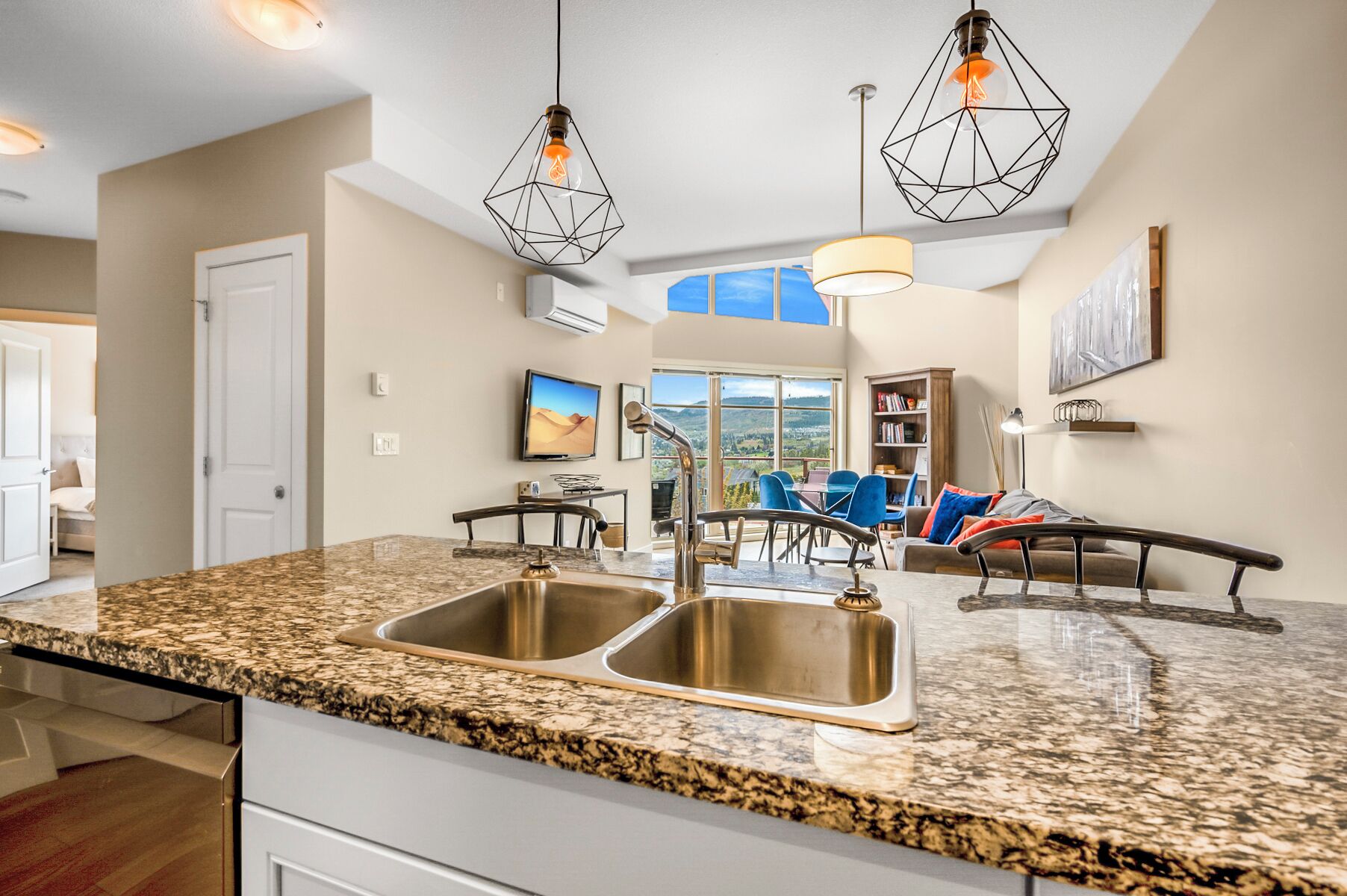 Comfort Condo, Lake View | Living area | Smart TV