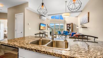 Comfort Condo, Lake View | Living area | Smart TV