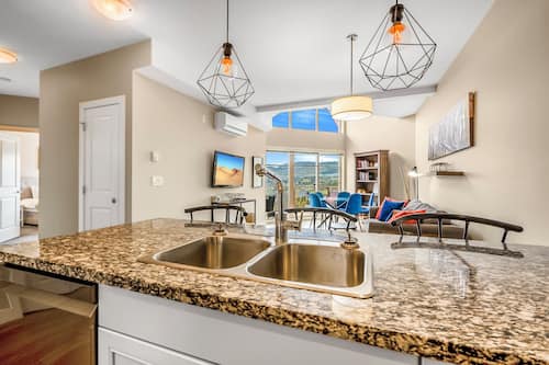 Comfort Condo, Lake View | Living area | Smart TV