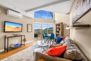 Living area - Top Floor Condo at Amenity Rich Resort (West Kelowna)