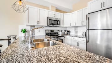 Comfort Condo, Lake View | Private kitchen | Full-size fridge, microwave, oven, dishwasher
