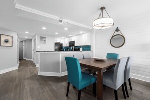 Dining - Amazing Beachfront Penthouse Suite (Myrtle Beach)