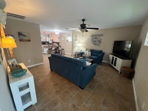 Smart TV - Beautiful Beach house by boat ramp, Boat Parking ,POOL , large home & Garage (Panama City Beach)