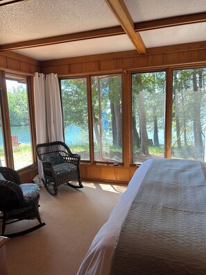 6 bedrooms, travel cot, bed sheets - Spectacular South Facing Ultimate Privacy on Jack Lake with your own Sand Beach! (Havelock)