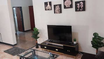 Family House, 2 Bedrooms, Courtyard View | Living area