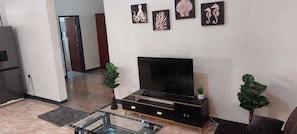 Family House, 2 Bedrooms, Courtyard View | Living area