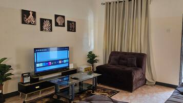 Family House, 2 Bedrooms, Courtyard View | Living area