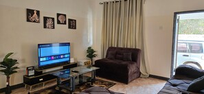 Maison Familiale, 2 chambres, vue cour intérieure | Coin séjour