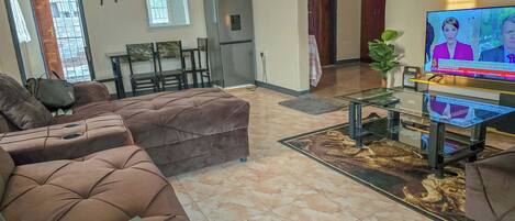 Family House, 2 Bedrooms, Courtyard View | Living area