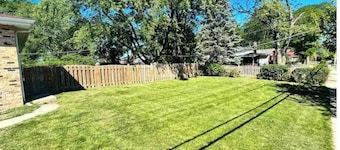 PROMO 10% WEEKLY 15% MONTHLY DISCOUNT 2-Car Garage Cal King Bed Fenced Yard