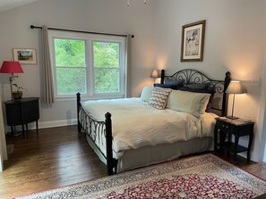 2 bedrooms, iron/ironing board, WiFi, bed sheets - Tranquil Ranch Style Home (Smyrna)