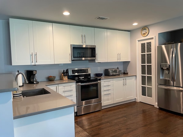 Microwave, oven, stovetop, dishwasher - Tranquil Ranch Style Home (Smyrna)