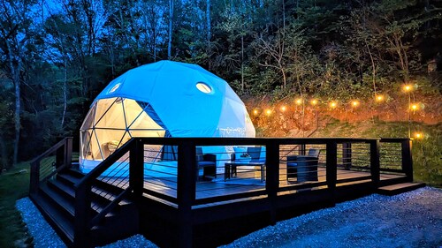 Romantic mountain getaway in Luxury Geodome! HOTTUB!
Natures_Dome@SmokyMountain