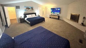 4 bedrooms, desk, iron/ironing board, travel crib - PROMO 10% WEEKLY AND 15% MONTHLY!
Spacious & Quaint Home Game Room LOTS of Beds! (wheaton)