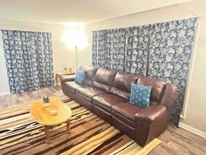 智能电视、壁炉、办公室