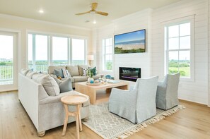 Smart TV, fireplace - Pointe West BRAND-NEW luxury custom home, 5 BR/ 4 BA amazing view of West Bay! (Galveston)