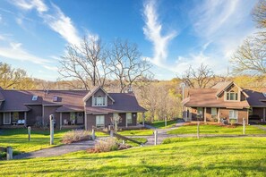 Exterior - Spacious, King Beds, Pool steps away, Near Golf, Spa (Galena)