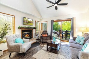 TV connectée, cheminée, baby-foot, table de tennis de table