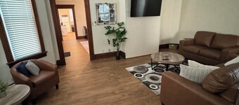 Monument House, Near Spooky Nook , Heart of Hamilton,Oh private parking , Slps 8