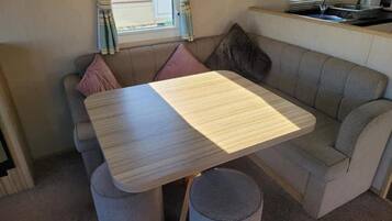 Chalet | Tempat makan