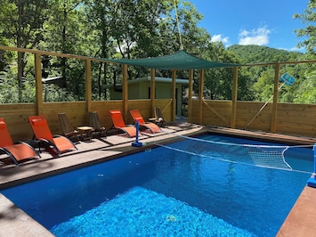 Volleyball and plenty of lounge chairs to enjoy by the pool.