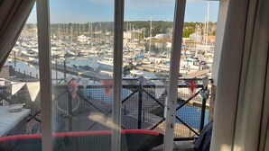 A view from a balcony with a marina in the background. - Marina View, South Facing Balcony Sunny Apartment (East Cowes)