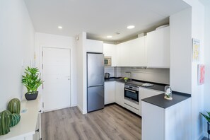 Coffee/tea maker, fridge, microwave, oven