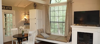 Bucks Head - A romantic forest getaway at Stag Leap Cabins!