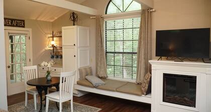 Bucks Head - A romantic forest getaway at Stag Leap Cabins!