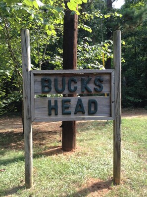 Exterior detail - Bucks Head - A romantic forest getaway at Stag Leap Cabins! (Nacogdoches)