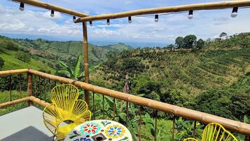 屋外ダイニングエリア