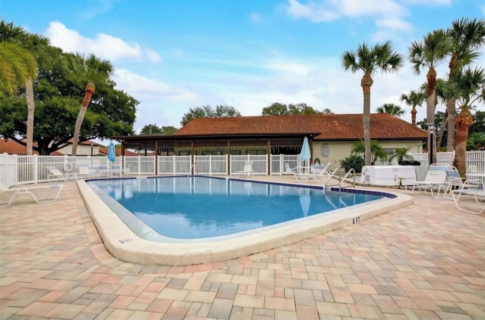 Stunning Condo in Largo * Pools * King Bed * 5 PPL