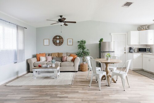 Cozy Home Mins From Randolph AFB, Airport, & More!