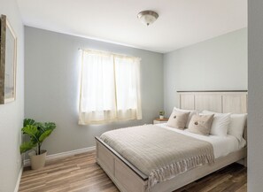 3 bedrooms, iron/ironing board, WiFi, bed sheets - Cozy Home Mins From Randolph AFB, Airport, & More! (Universal City)