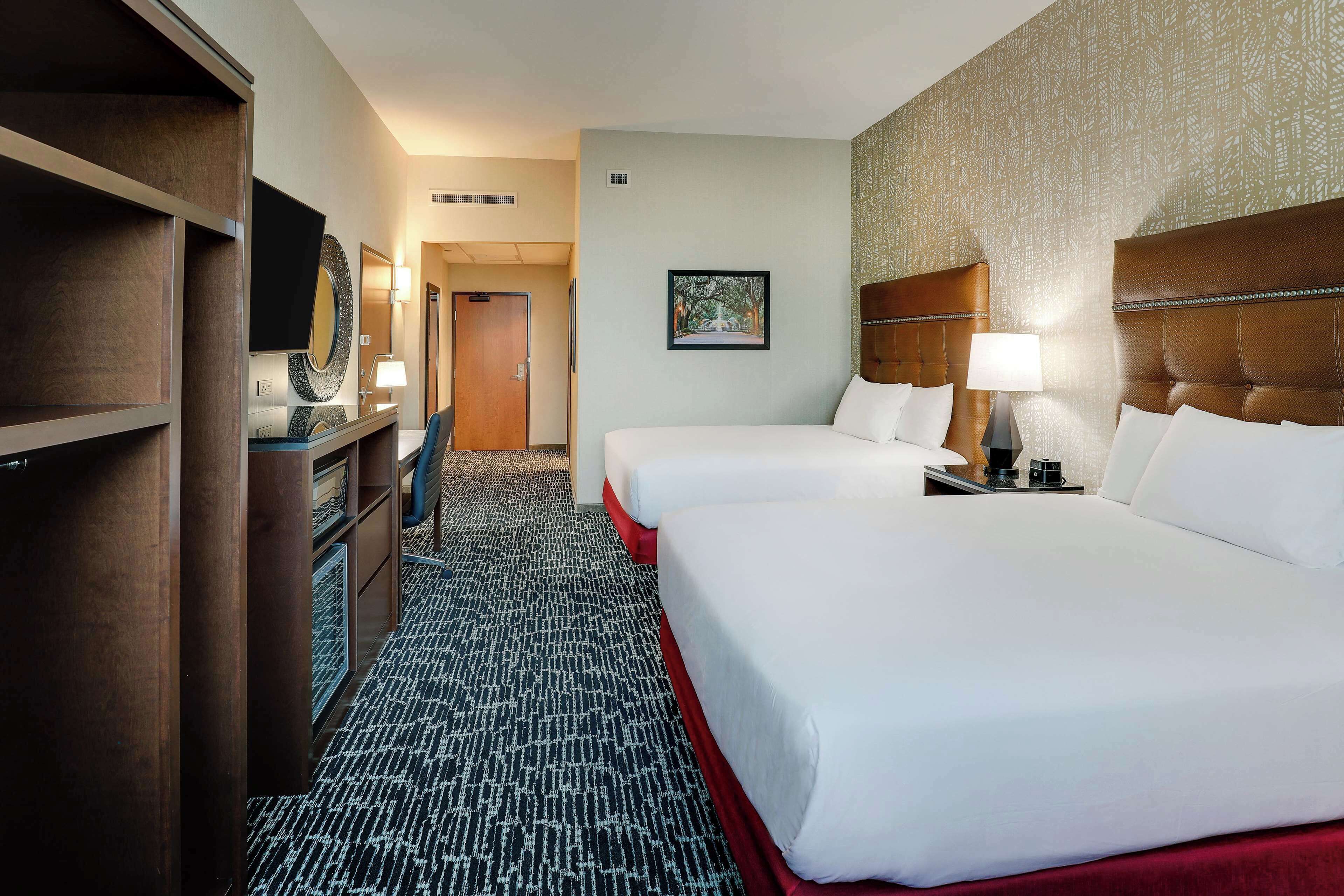 Room, 2 Queen Beds, Hearing Accessible (Roll-in Shower)