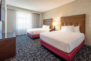 Premium bedding, desk, laptop workspace, iron/ironing board - Drury Plaza Hotel Savannah Pooler (Pooler)