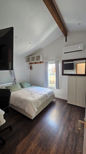 3 عدّة غرف نوم ومكتب ومكواة/لوح كي وسرير سفر