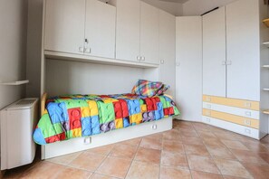 2 bedrooms, iron/ironing board, free WiFi