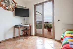 2 bedrooms, iron/ironing board, free WiFi