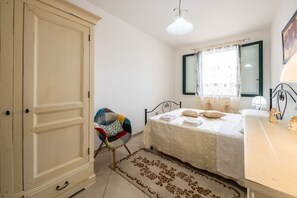 2 makuuhuonetta, silitysrauta/-lauta, internet