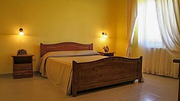 2 Schlafzimmer, Schreibtisch, Bügeleisen/Bügelbrett, WLAN