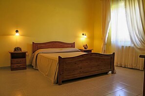 2 bedrooms, desk, iron/ironing board, WiFi - Villa Fiorita - Casal Velino (Casal Velino)
