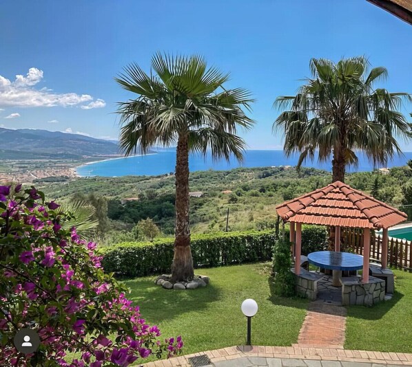 Outdoor dining - Villa Fiorita - Casal Velino (Casal Velino)