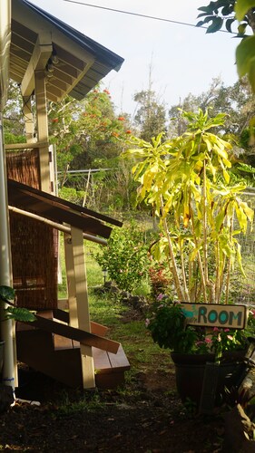 Peaceful farm stay on the hills of West Hawaii overlooking the pacific ocean! 