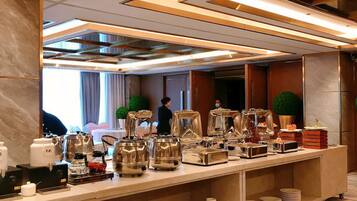 Free daily buffet breakfast