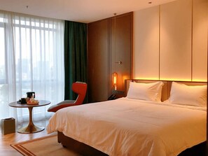 Enkeltrom – elite | Safe på rommet, blendingsgardiner, lydisolert og wi-fi (inkludert)