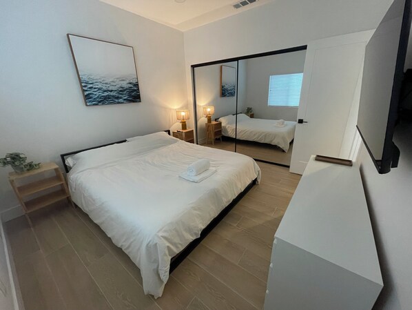 2 habitaciones, tabla de planchar con plancha, wifi y ropa de cama