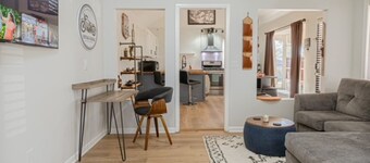 Convenient Cottage Unit w/grill close to Hospitals, Restaurants and Ft Moore 