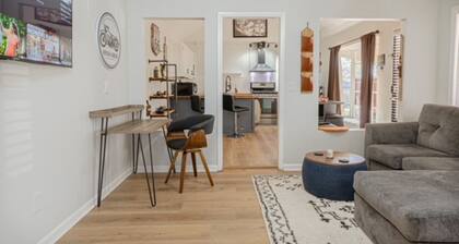 Convenient Cottage Unit w/grill close to Hospitals, Restaurants and Ft Moore